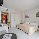 Hotiday Collection - Centro מלון 3*