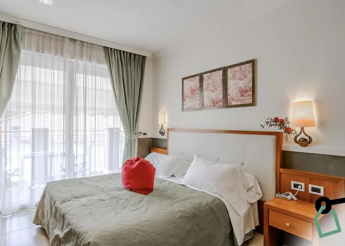 酒店 Hotiday Collection - Centro 3*