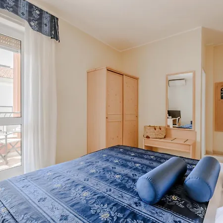 Hotiday Collection - Centro Готель 3*