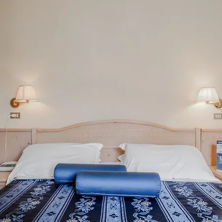 Готель Hotiday Collection - Centro Алассіо