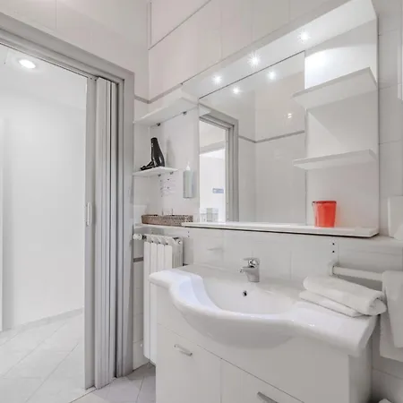 Готель Hotiday Collection - Centro 3*