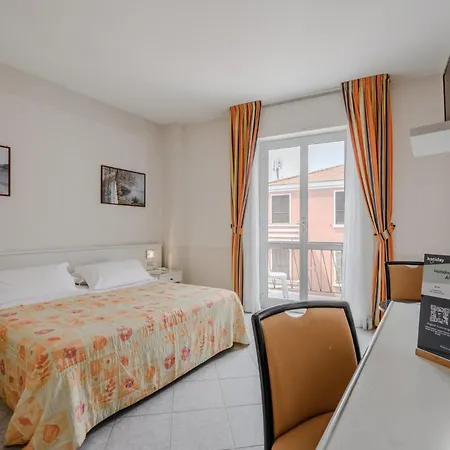 Hotiday Collection - Centro Готель 3*