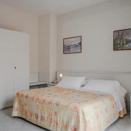 Hotiday Collection - Centro 3* Алассіо