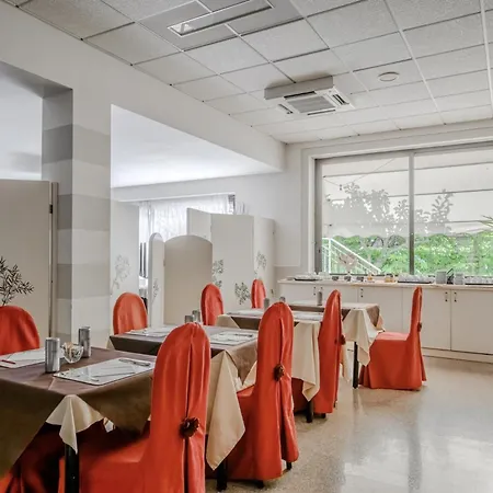 Готель Hotiday Collection - Centro 3*