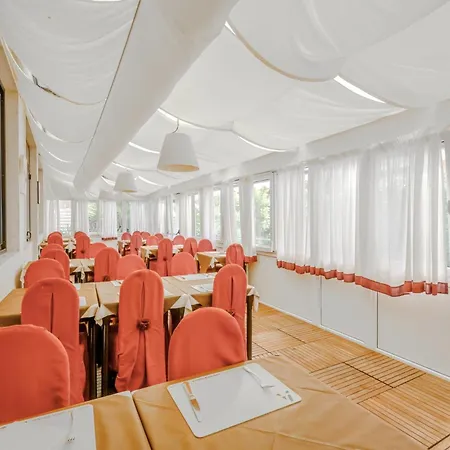 Hotiday Collection - Centro Готель Алассіо