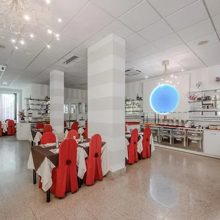 Готель Hotiday Collection - Centro