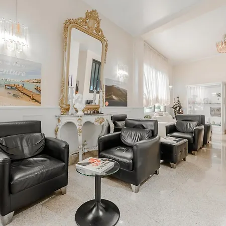 Готель Hotiday Collection - Centro 3*