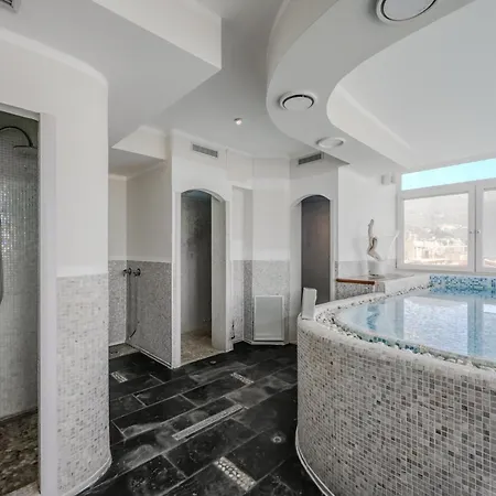 Готель Hotiday Collection - Centro